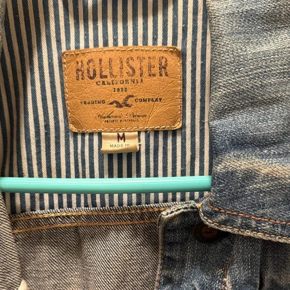Hollister Women's Light Blue Jean Jacket - Picture 2 of 3